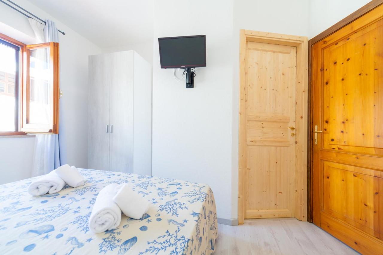 Brezza B&B Golfo Aranci Exterior photo